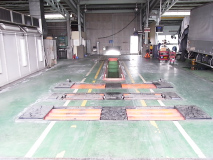 整備・架装レーンの内観