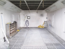 塗装ブースの内観